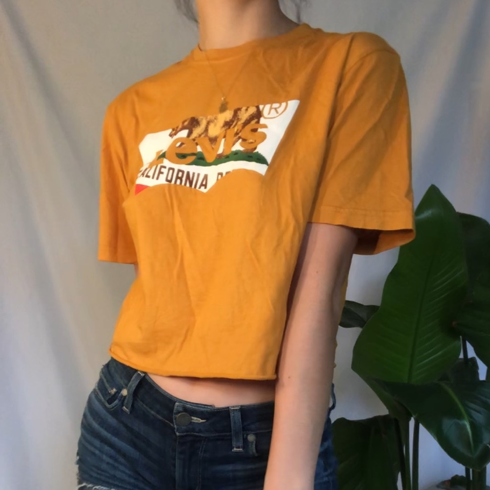 LEVI’S California Crop Top 🌻